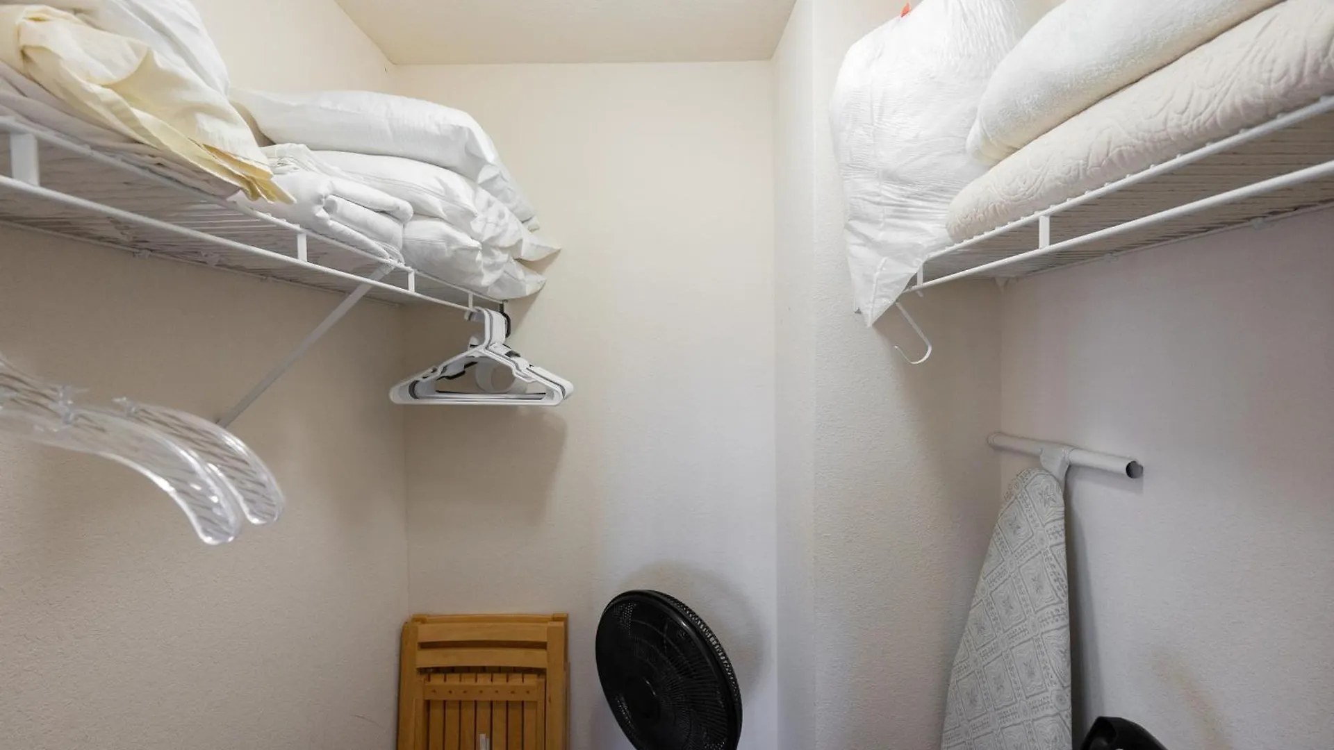 Holiday home 2br Walk-in - Near The 76 Strip - Free Wifi - Pool - Free Tickets Included - Clb-3 Branson