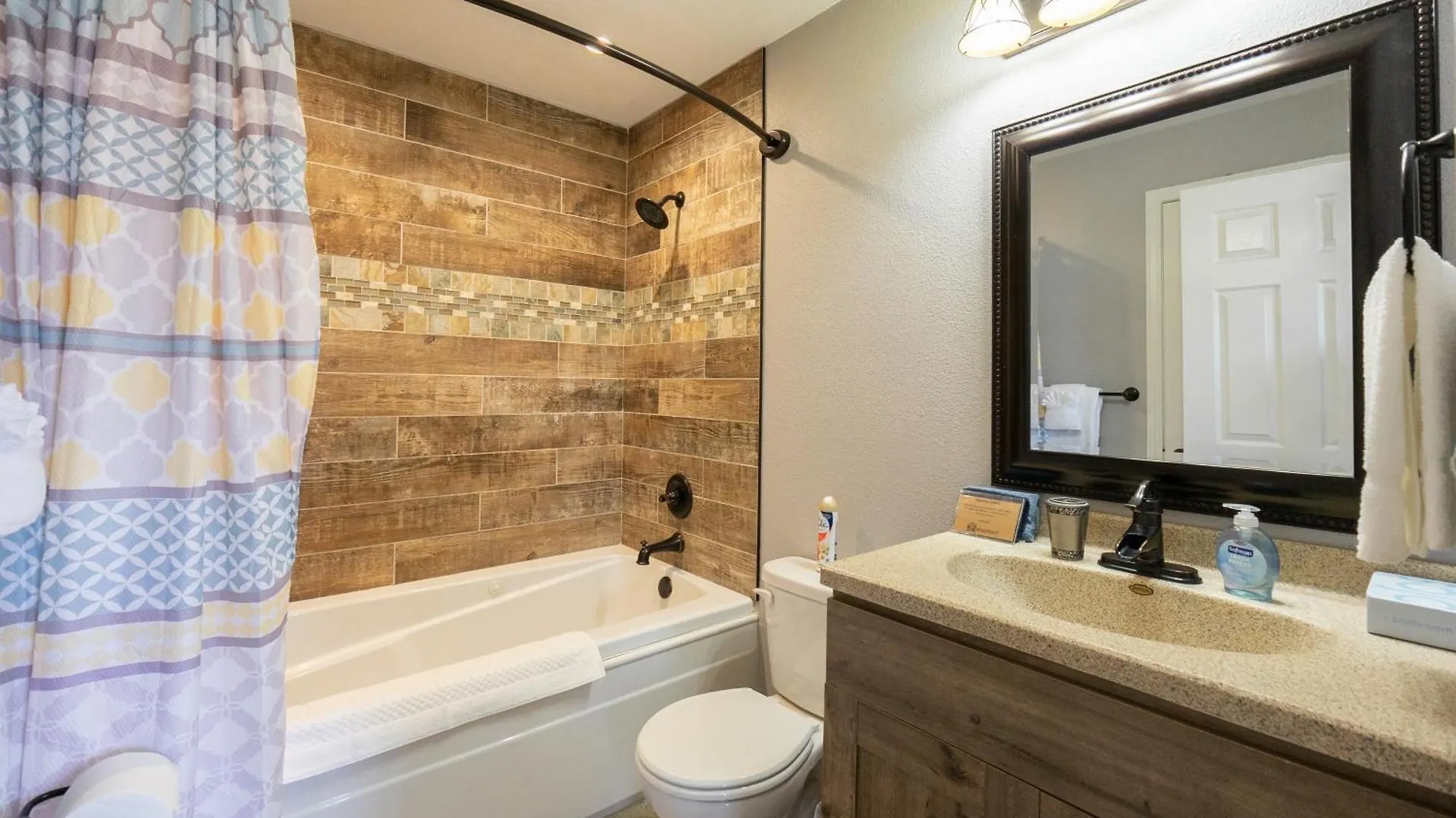 Holiday home 2br Walk-in - Near The 76 Strip - Free Wifi - Pool - Free Tickets Included - Clb-3