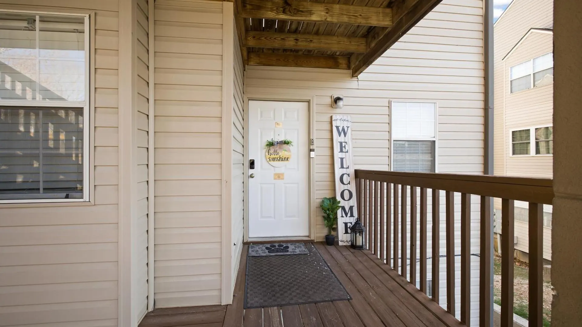 Apartment Walk-in, No Stairs Condo, Pets Welcome, 4 Mins To Silver Dollar City, 14 Mins To Ball Park Of America, Amazing Ozark Mountian Views Branson