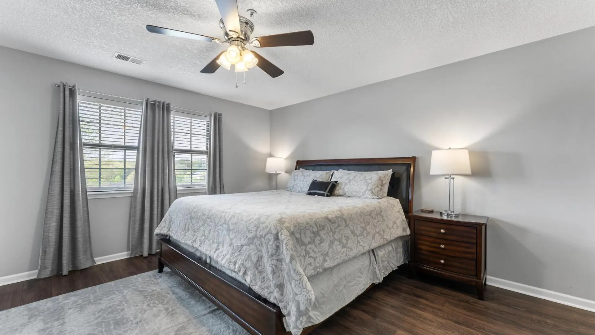 Free Daily Attractions Including Silver Dollar City! Spacious, Centrally Located, 2 Pools *