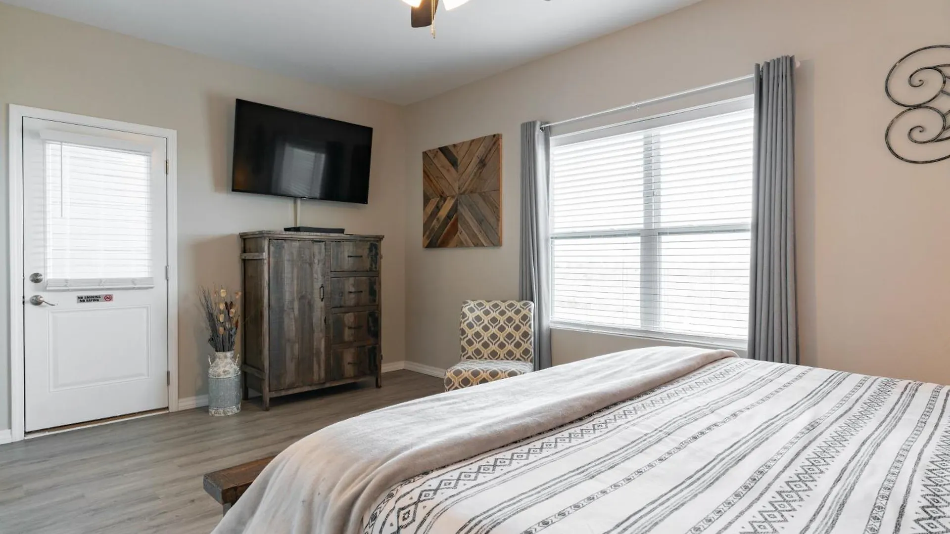 Near 76 Strip And Sdc - King Beds - Outdoor Pool - Free Attraction Tickets - V3301-6 Branson