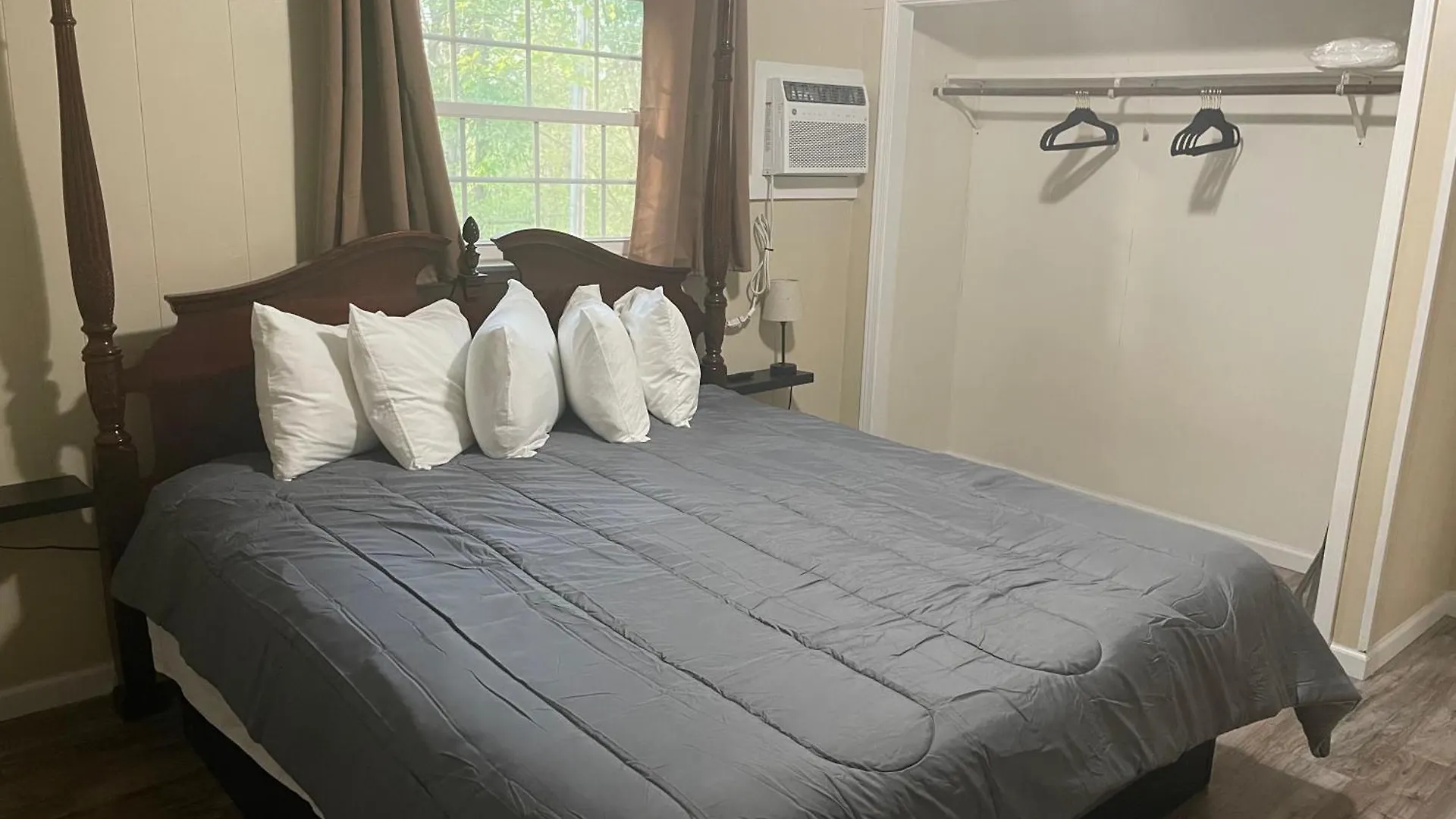 Campsite 2 Bedroom Next To Silver Dollar *