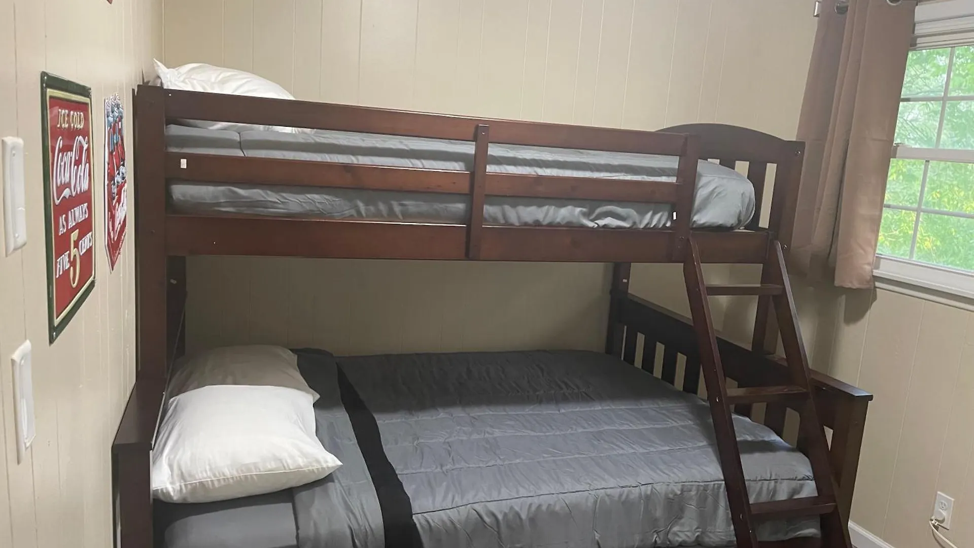 Campsite 2 Bedroom Next To Silver Dollar Branson