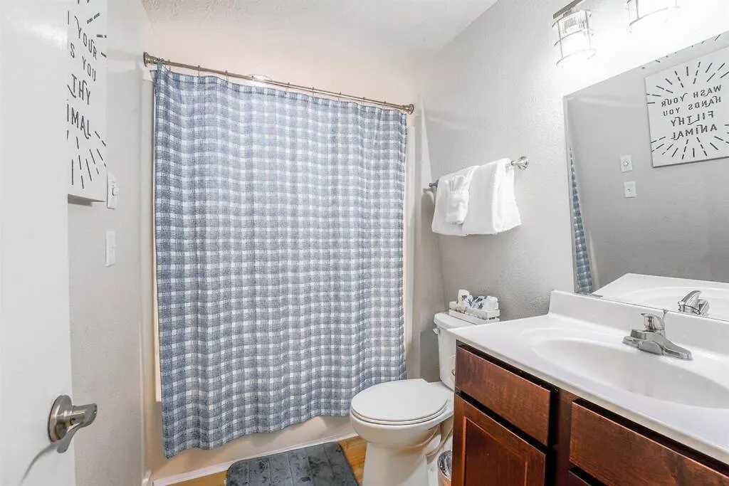 Tribesman Luxury 4 On Table Rock Near Silver Dollar City, *