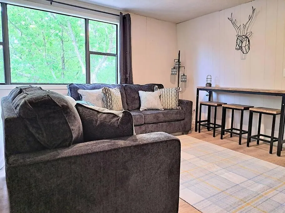 Tribesman Luxury # 7 On Table Rock Near Silver Dollar City,