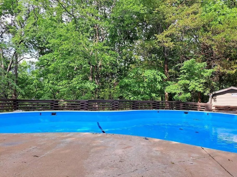 Tribesman Luxury #9 On Table Rock Near Silver Dollar City, *