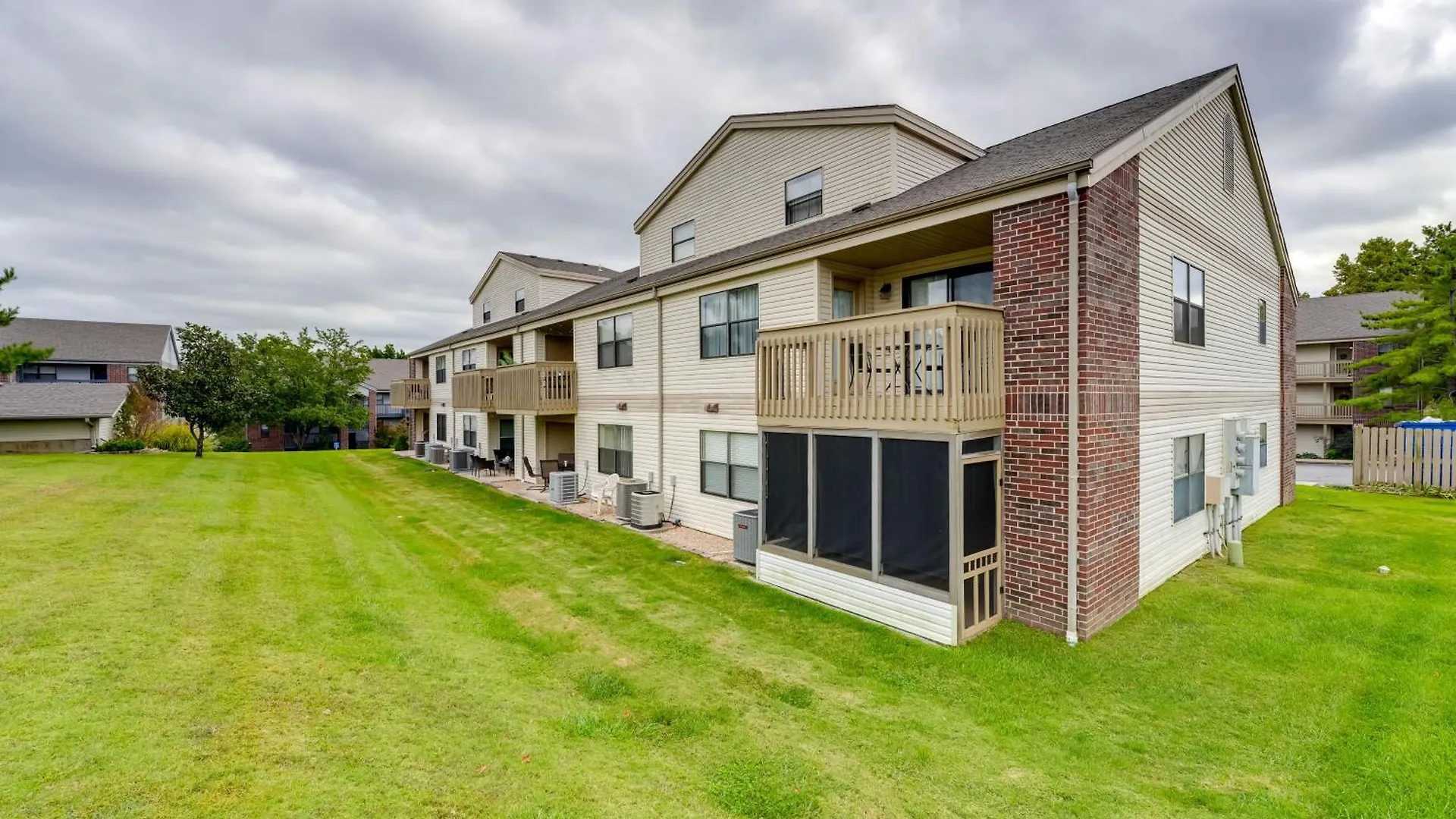 Apartment Family-friendly With Community Pools!