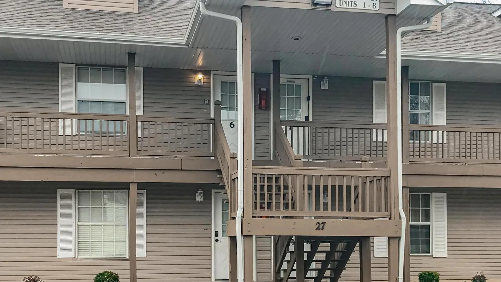 Entertainer's Landing, Unit 3