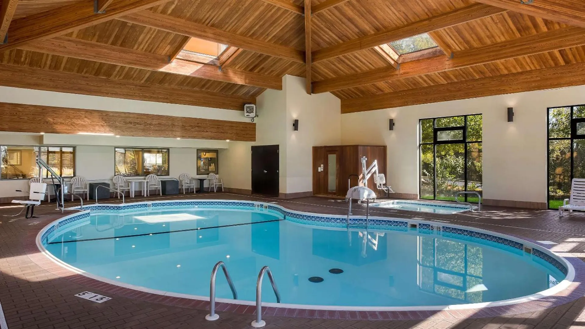 Comfort & Meadows Hotel 3*