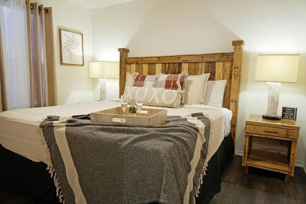 Ashley's Luxurious Snuggery! * Branson