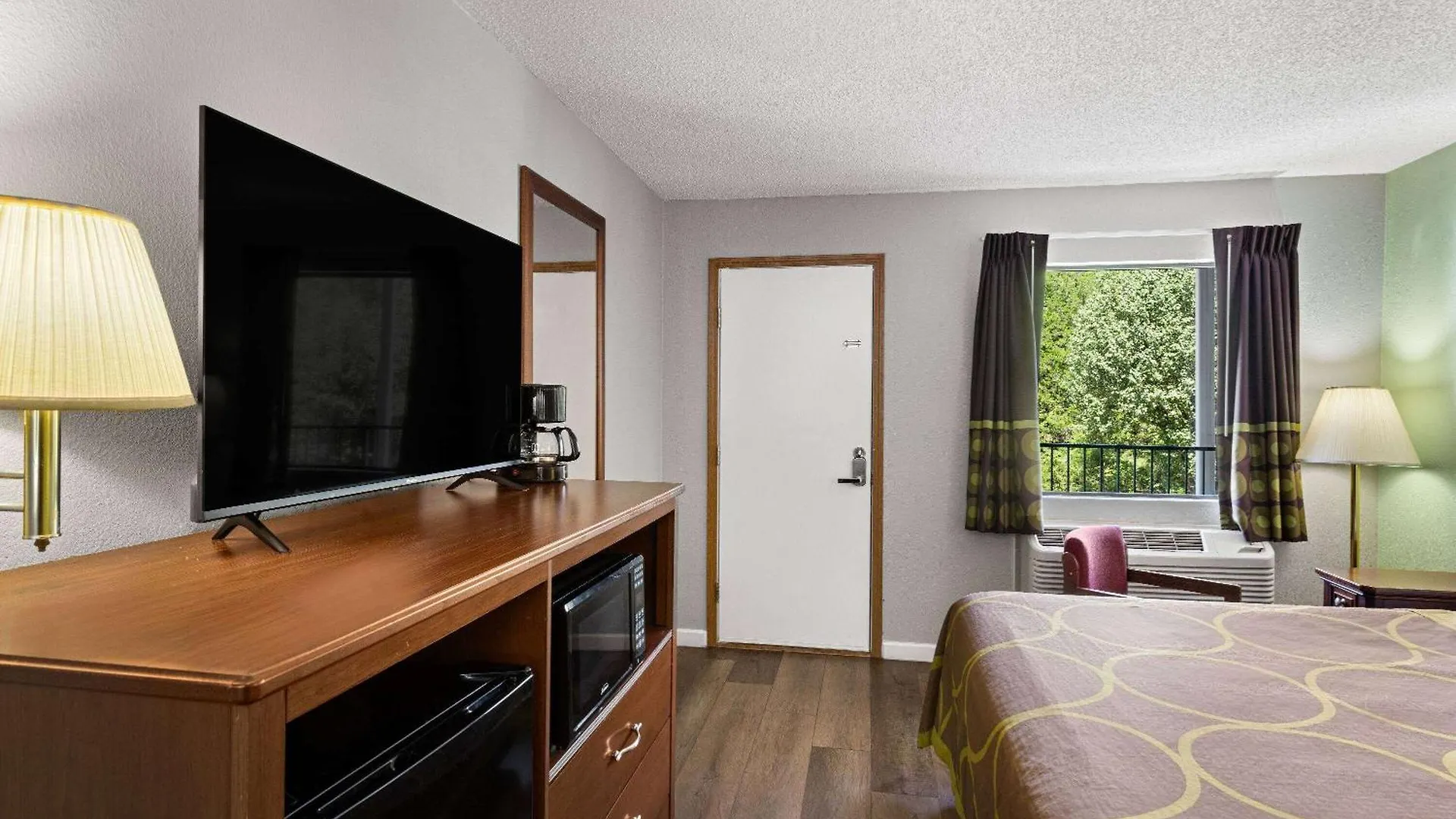 Motel Super 8 By Wyndham - Shepherd Of The Hills Exwy 2*