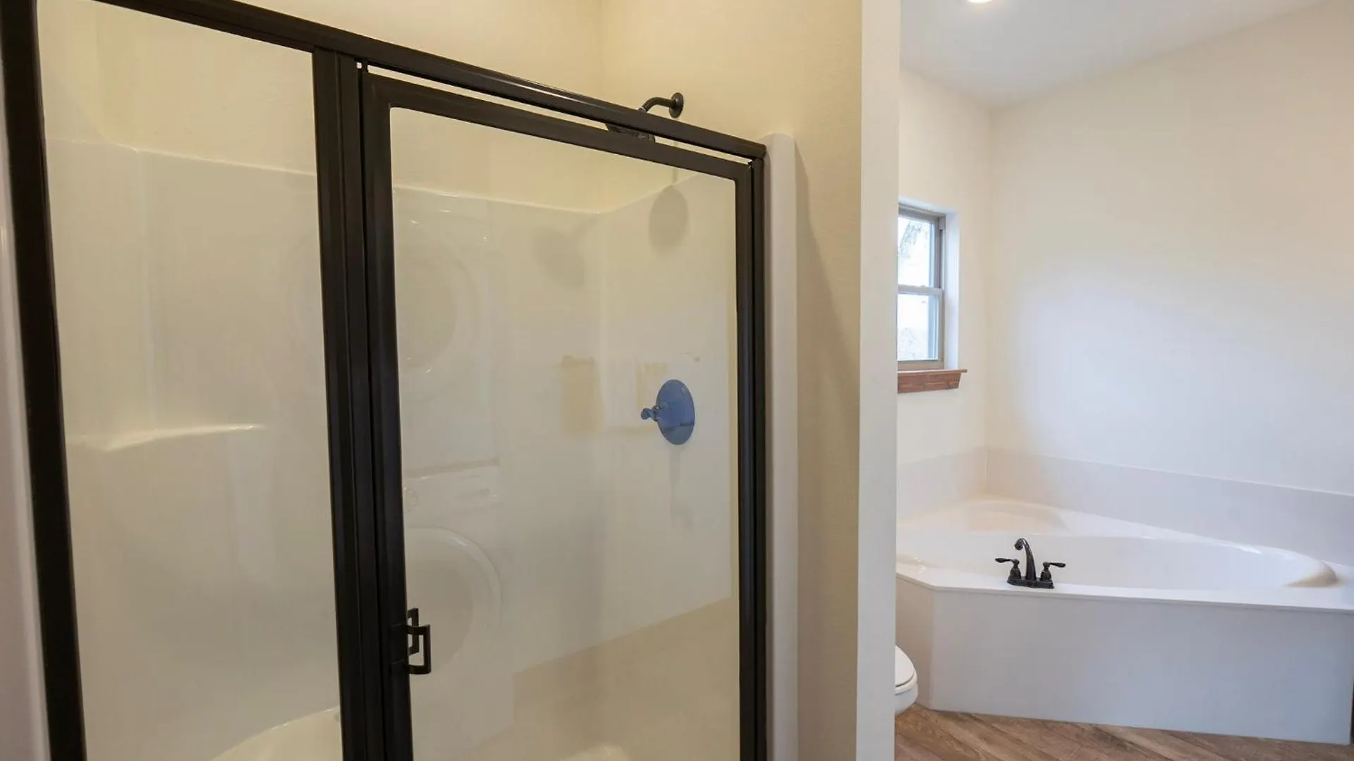 3bd Walk-in Near Silver Dollar - Game - Pool - Free Tickets Included - Rr-93b Holiday home *