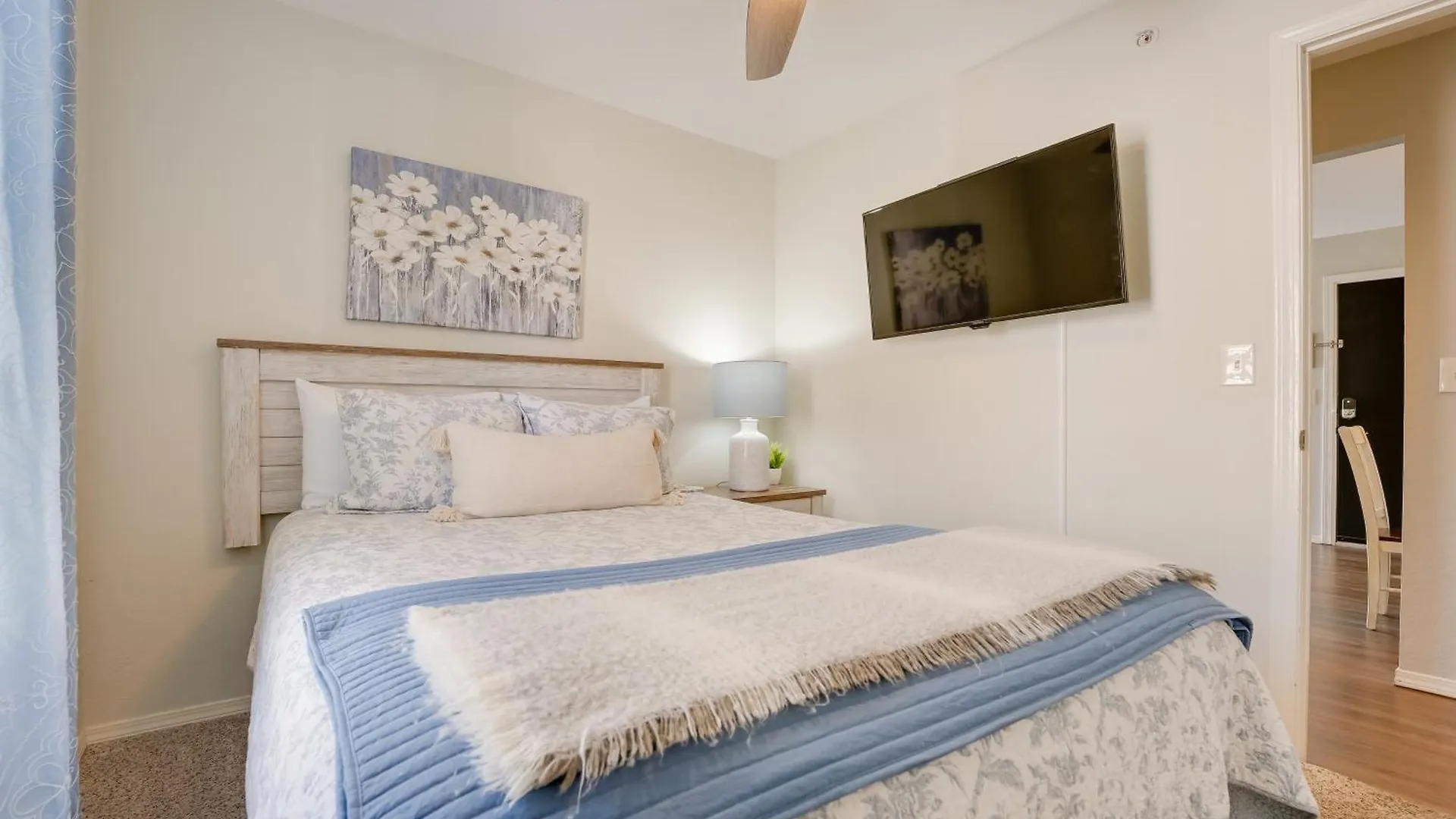 Apartman Brandon With Balcony, Strip And Mountain Views!