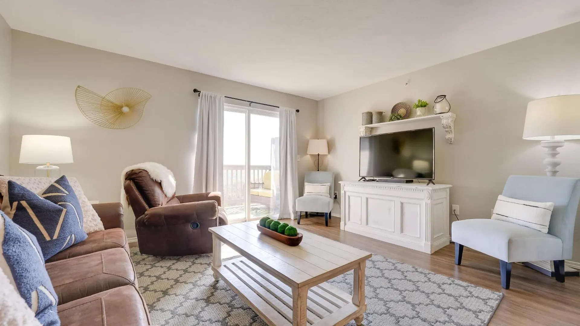 Brandon With Balcony, Strip And Mountain Views! Apartman *