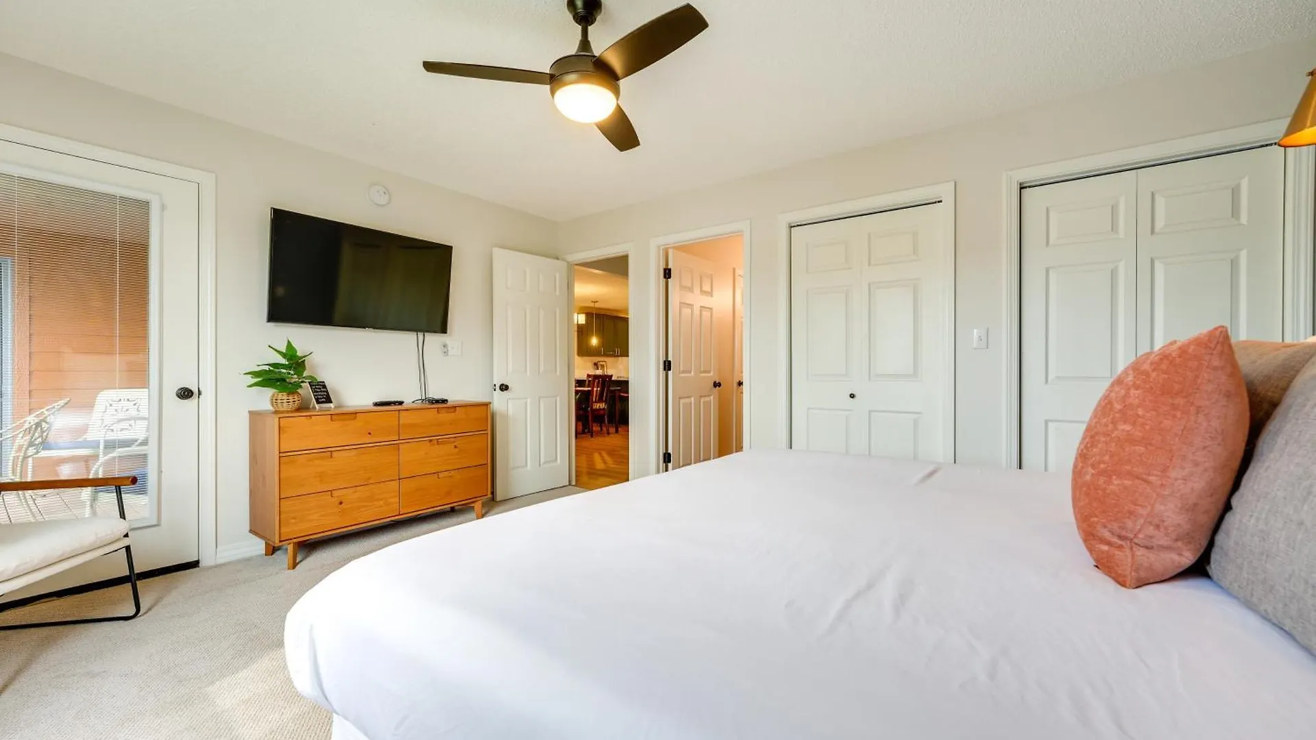 Getaway With Balcony And Amenities! *