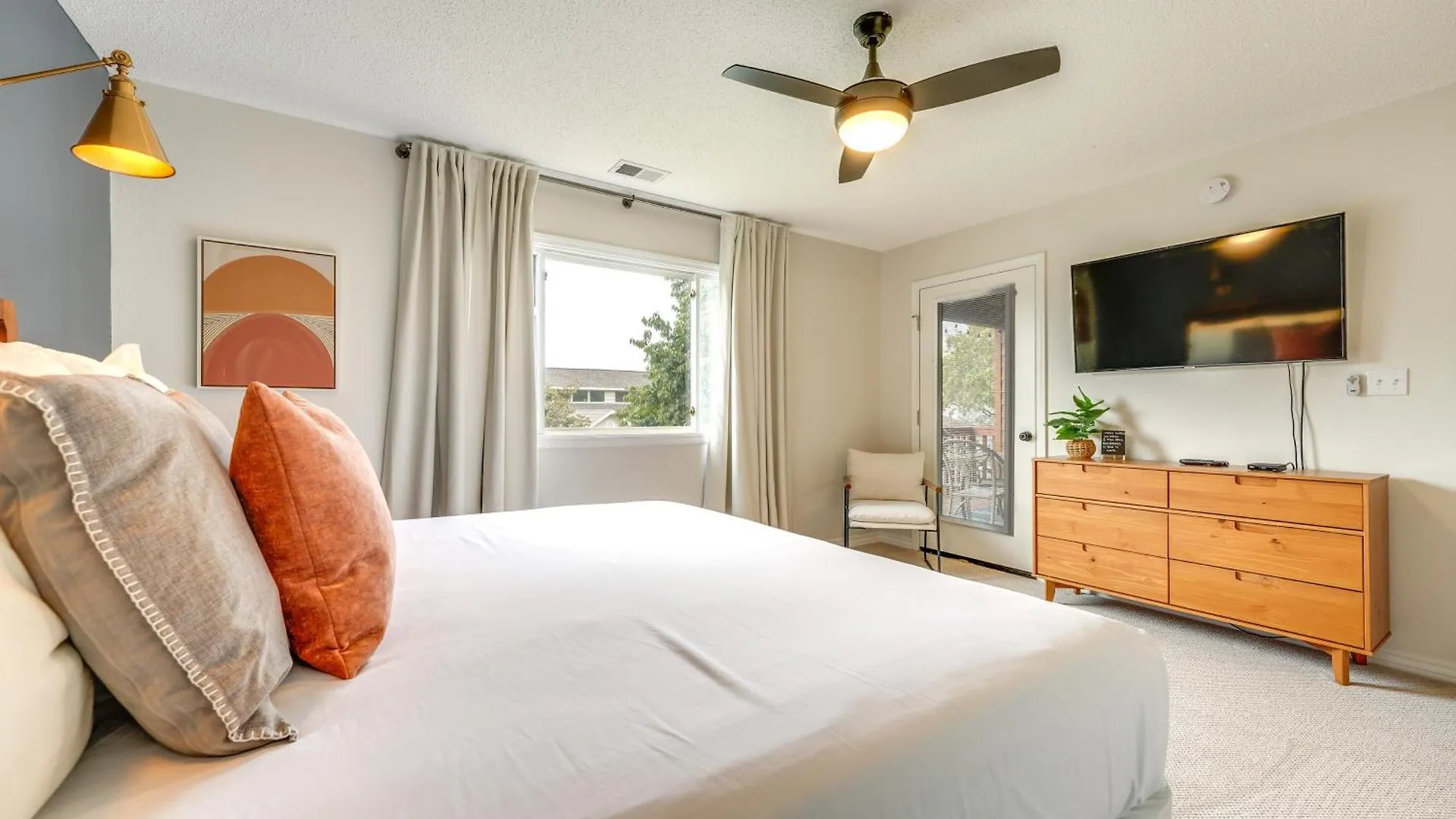Getaway With Balcony And Amenities! アパート ブランソン