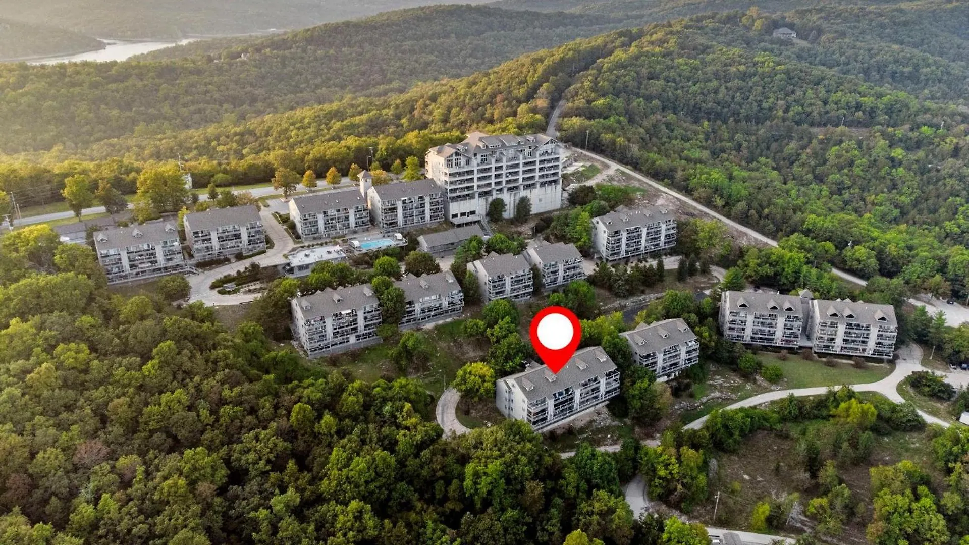 Shagbark Hickory -- 1010 Holiday home Branson