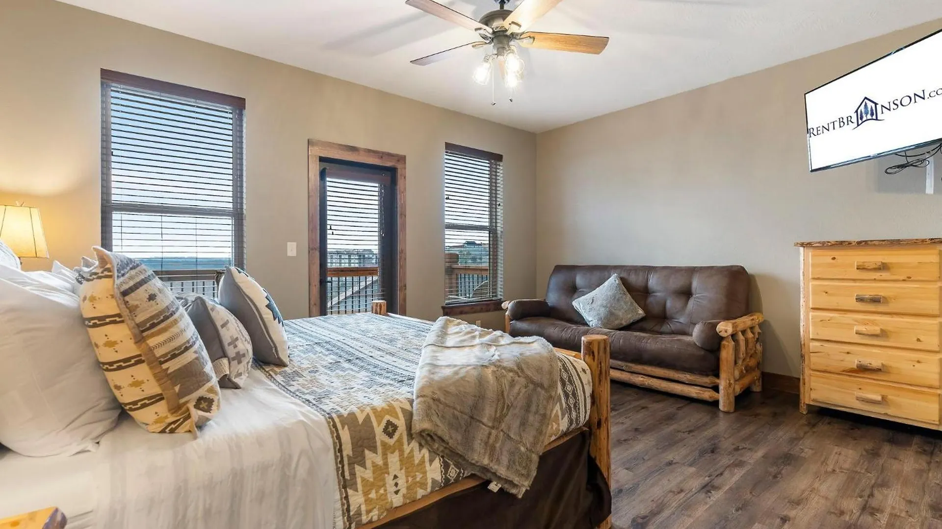 Holiday home Chateau On The Cove Branson