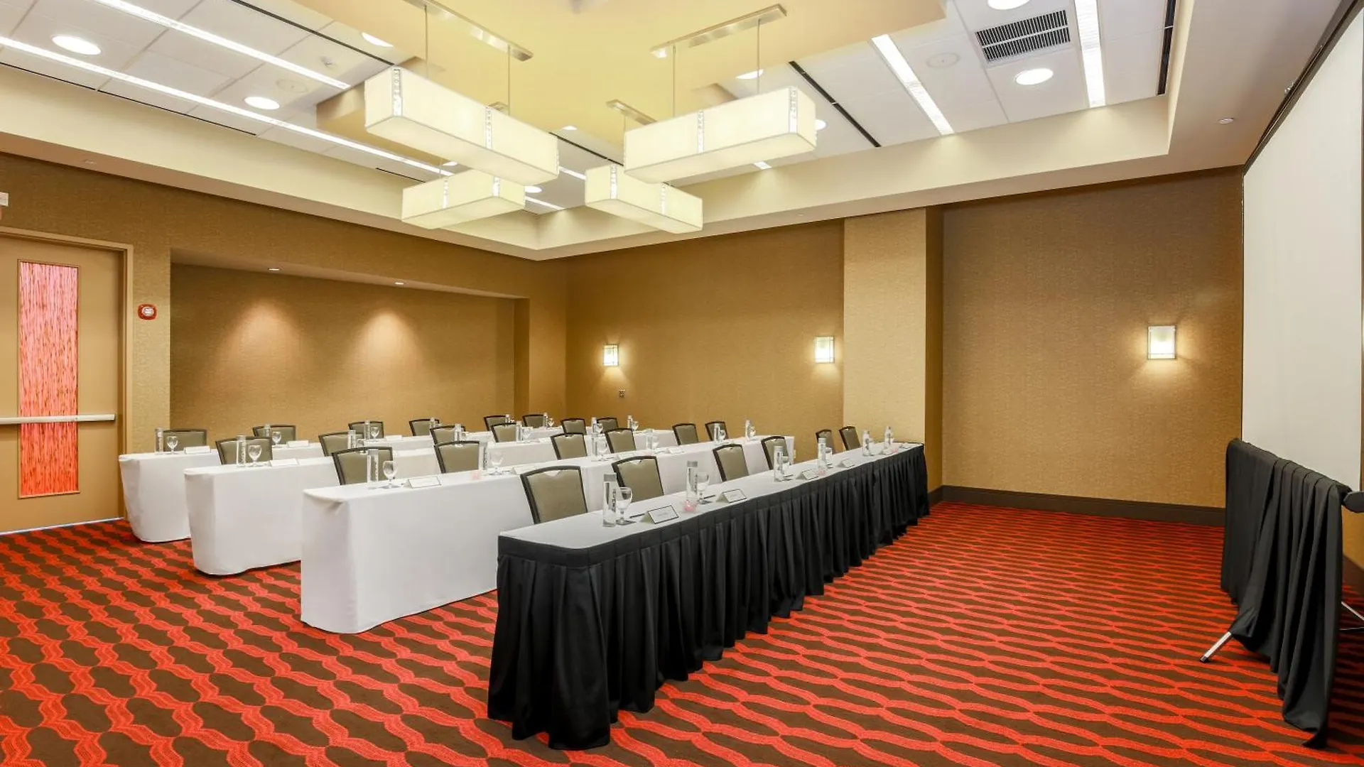 Hilton Convention Center 4*