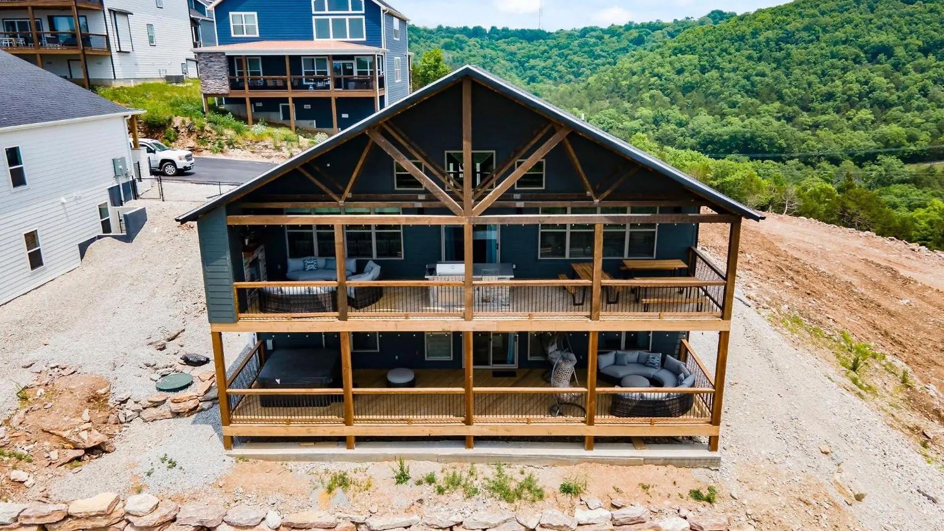 Ridgeview Retreat *
