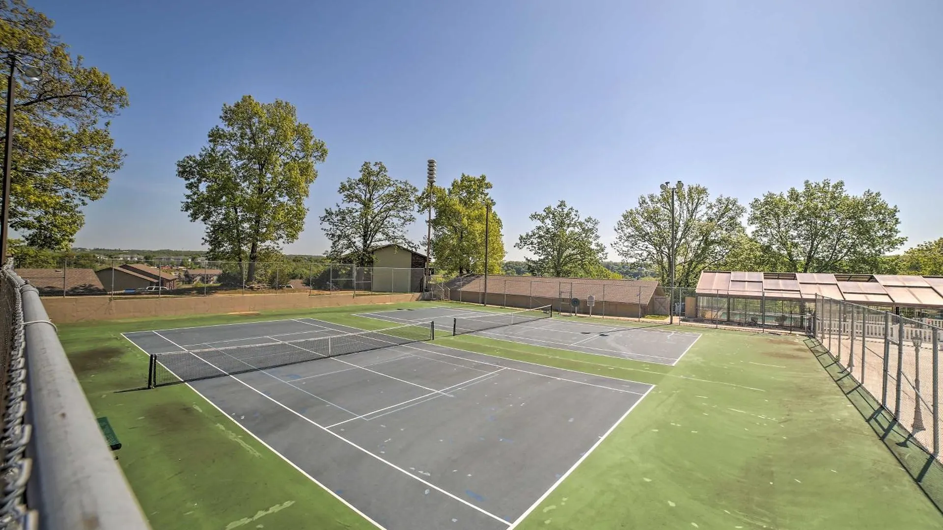 With Screened Patio, Pool Access Apartman *