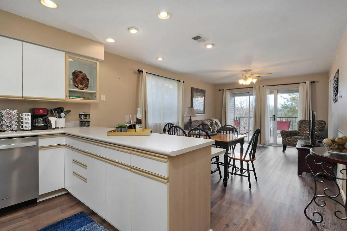 Retreat @ The Hills W/ Pets And Game Apartment *