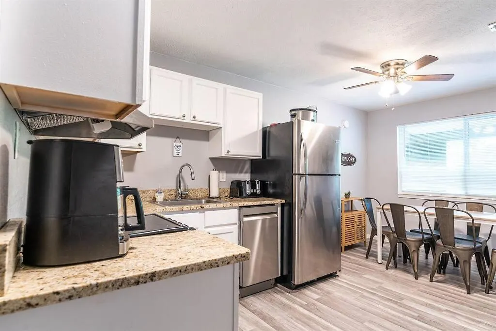Indian Point #18 At Tribesman On Table Rock Near Silver Dollar City, Apartman *