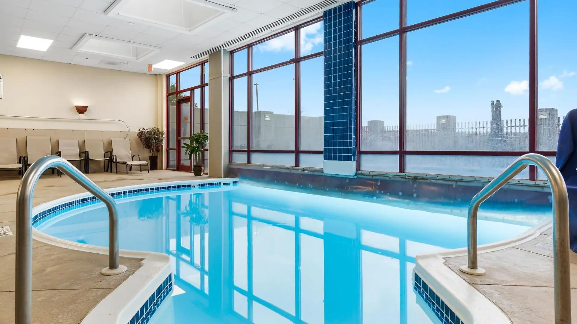 Thousand Hills Hotel 4*