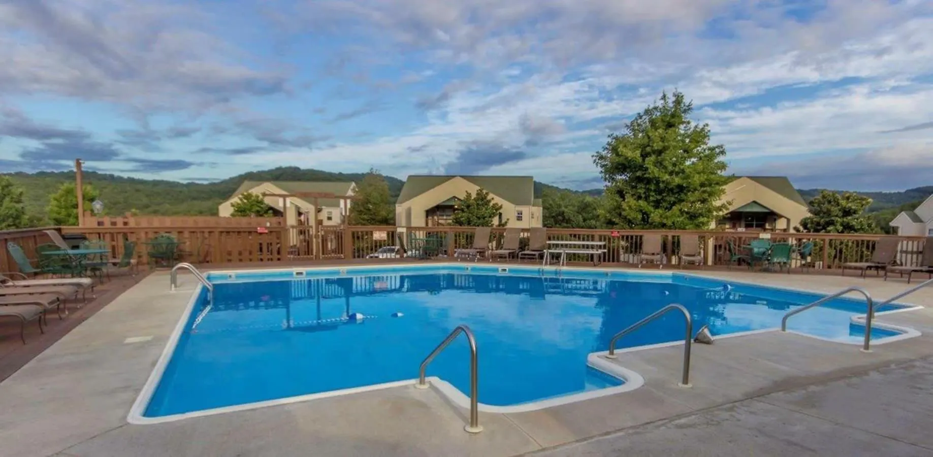 Walk-in Eagles Nest With Pool And Hot Tub Near Silver Dollar
