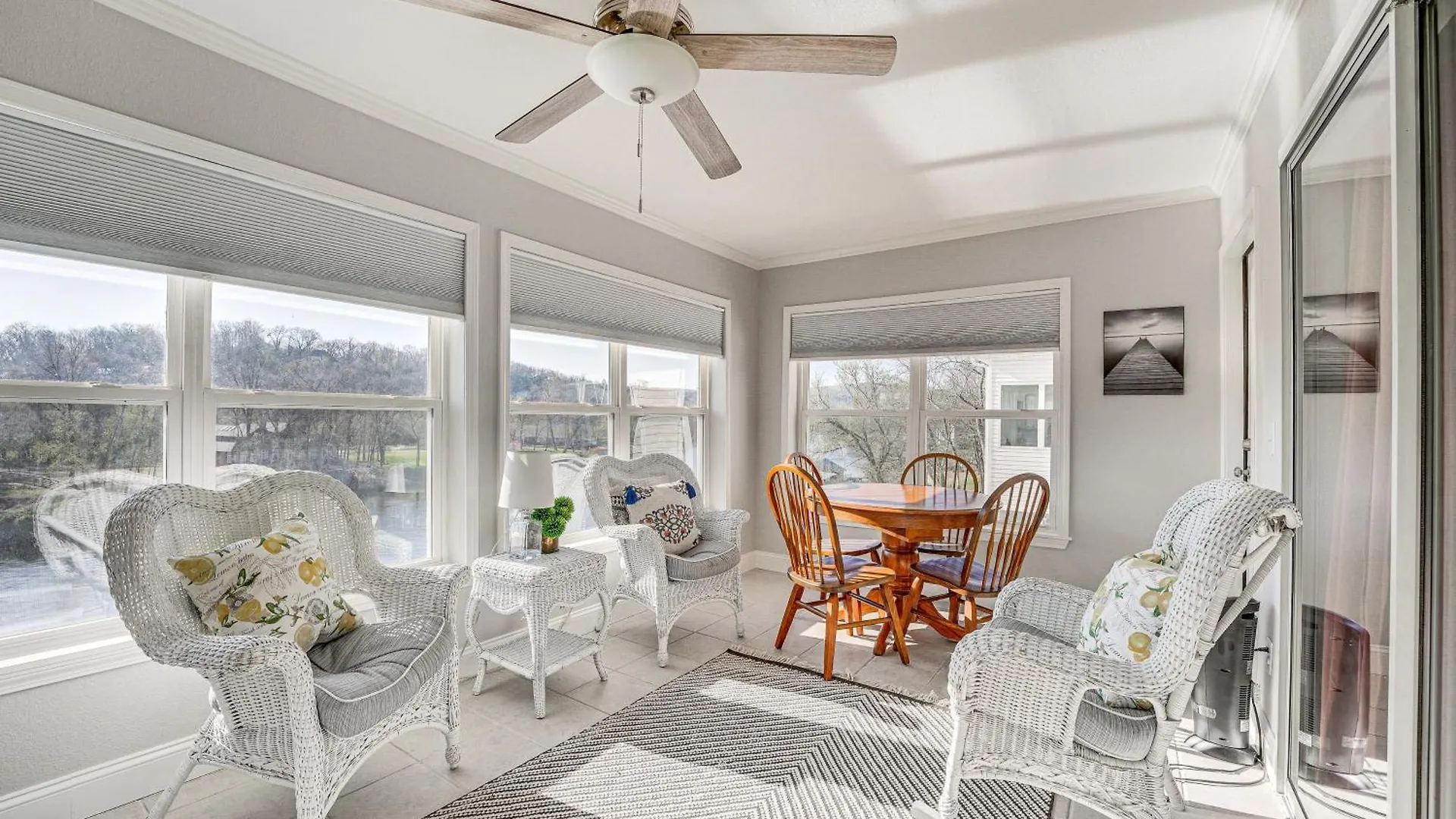 With Amenities And Marina Views! Apartment *