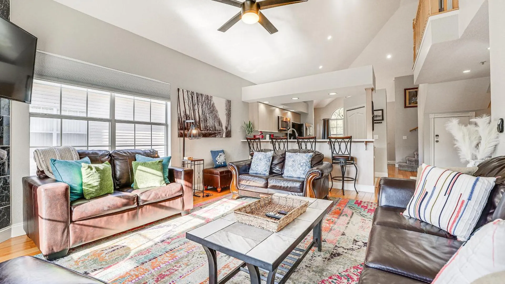 Apartment With Amenities And Marina Views! *