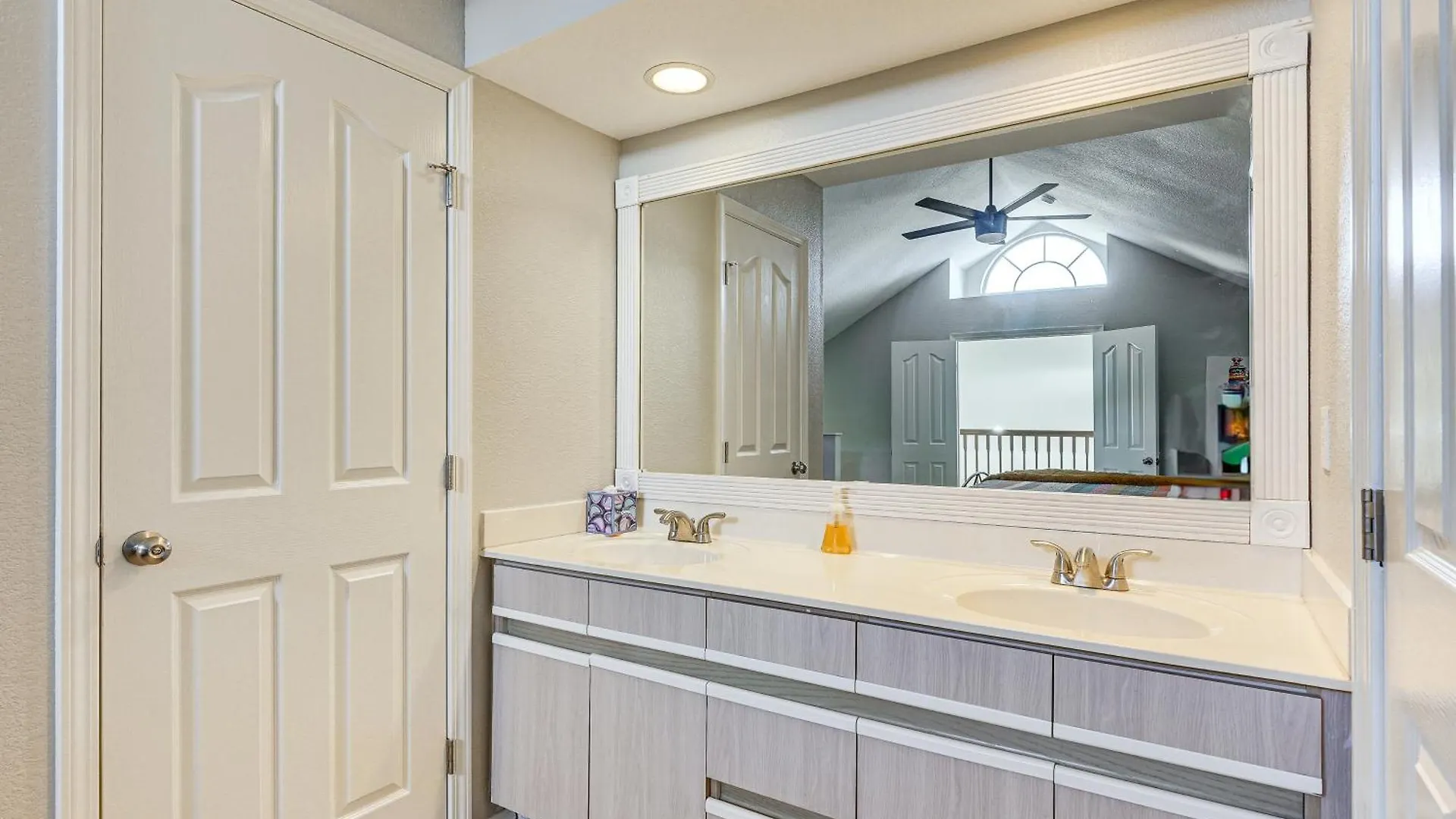 With Amenities And Marina Views! * Branson