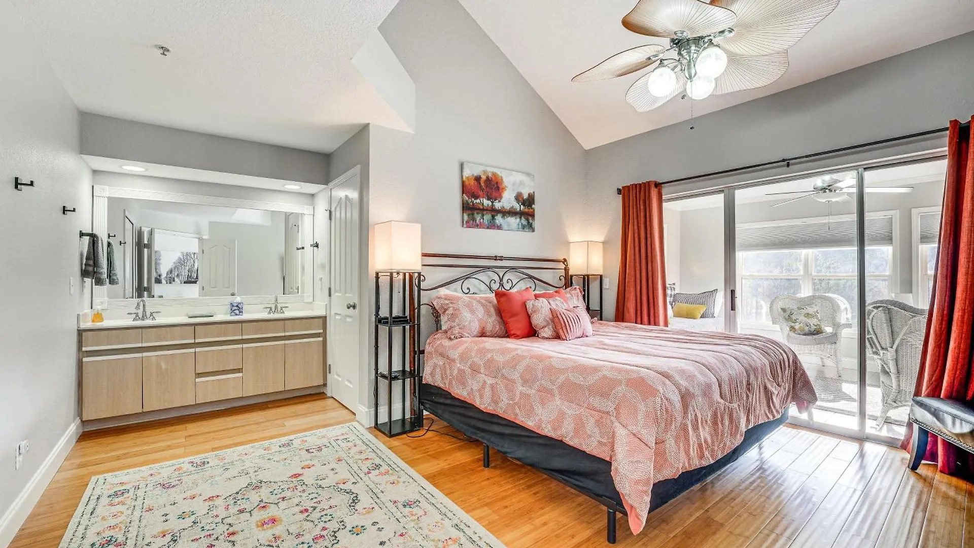 Apartment With Amenities And Marina Views!