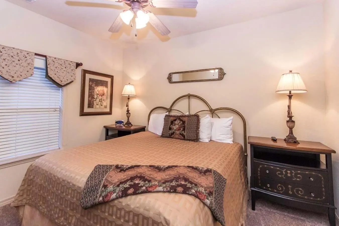 Daire With A Walkout And Elevator Access At Thousand Hills And Next To 76 *