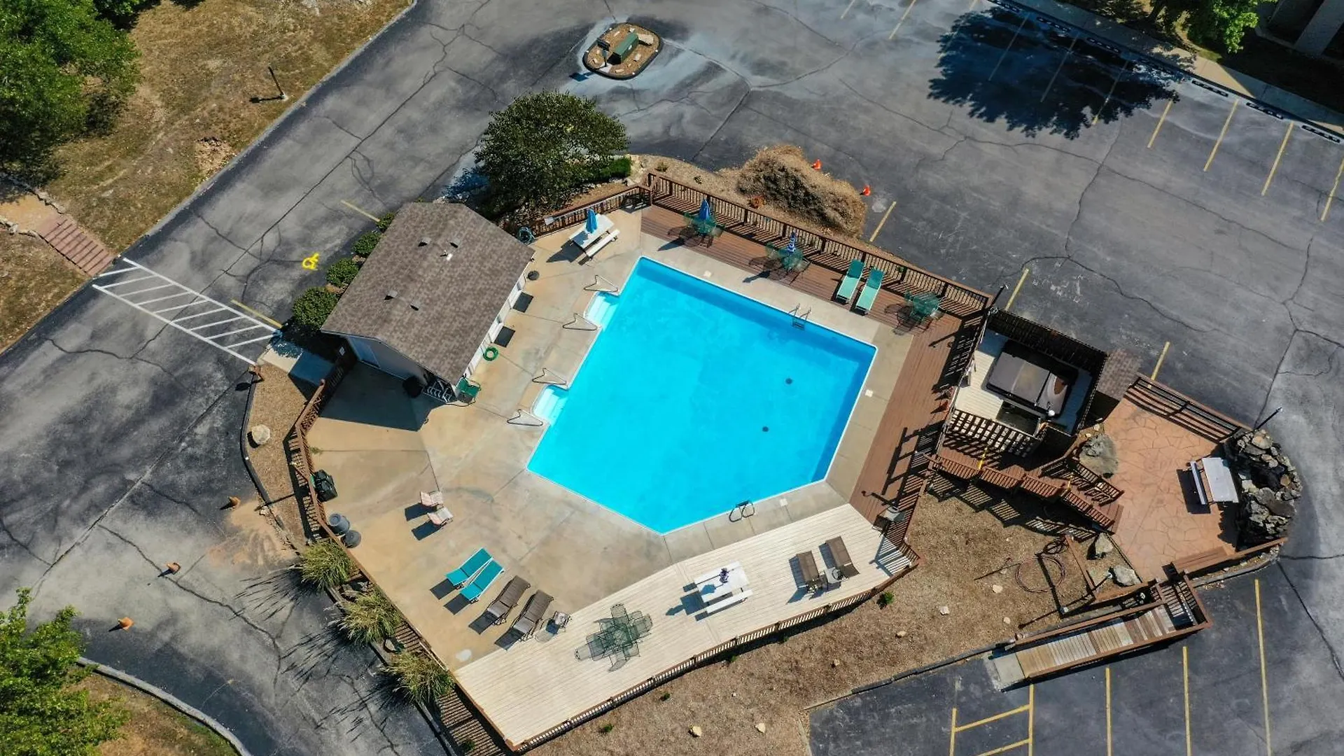 Walk-in, No Stairs Condo, Pets Welcome, 4 Mins To Silver Dollar City, 14 Mins To Ball Park Of America, Amazing Ozark Mountian Views * Branson