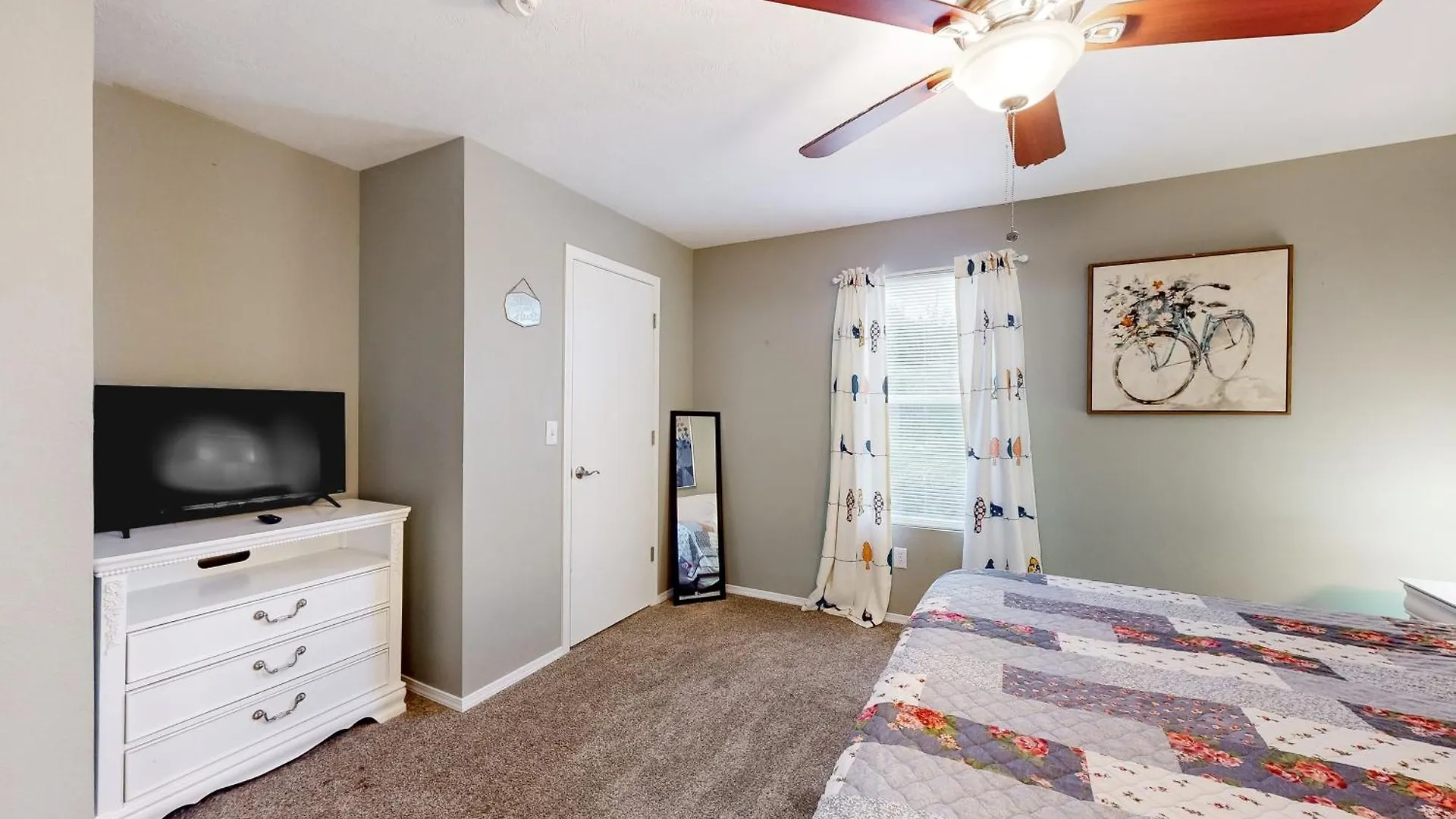 Apartment Hillside Living Units 5 & 6 *