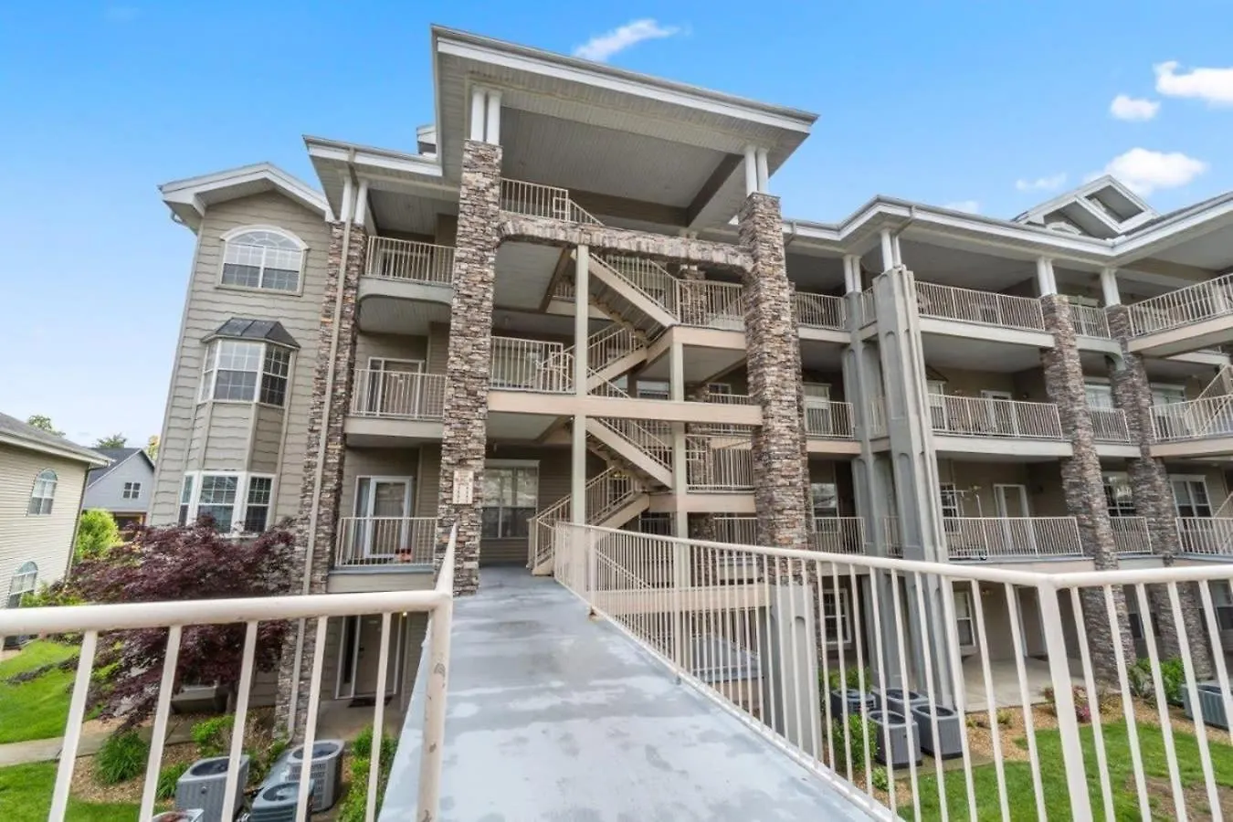 At Thousand Hills Walkin With Elevator Golf Front And Close To 76 Holiday home *