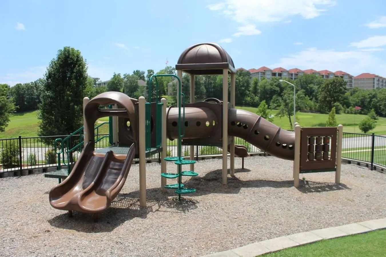 With A Walkout And Elevator Access At Thousand Hills And Next To 76 Daire Branson