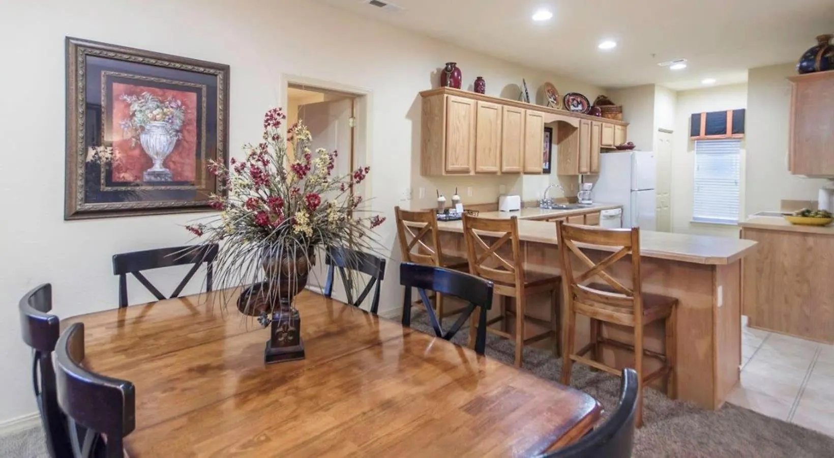 With A Walkout And Elevator Access At Thousand Hills And Next To 76 Daire