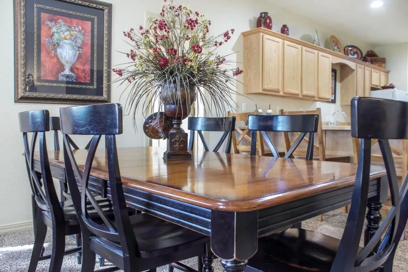 With A Walkout And Elevator Access At Thousand Hills And Next To 76 Daire