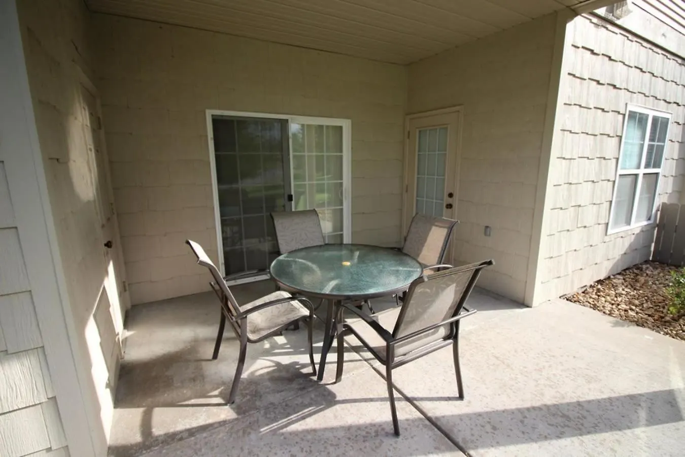 Daire With A Walkout And Elevator Access At Thousand Hills And Next To 76 *