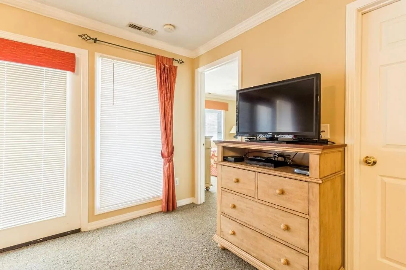 Apartment On Table Rock With Views And Pool And Wifi Near Silver Dollar