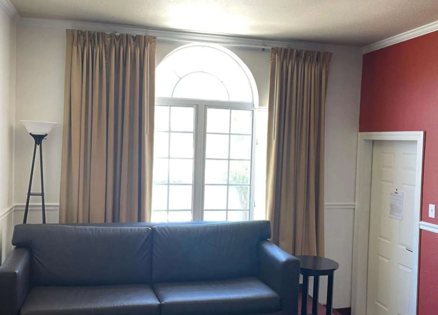 Carriage House Hotel