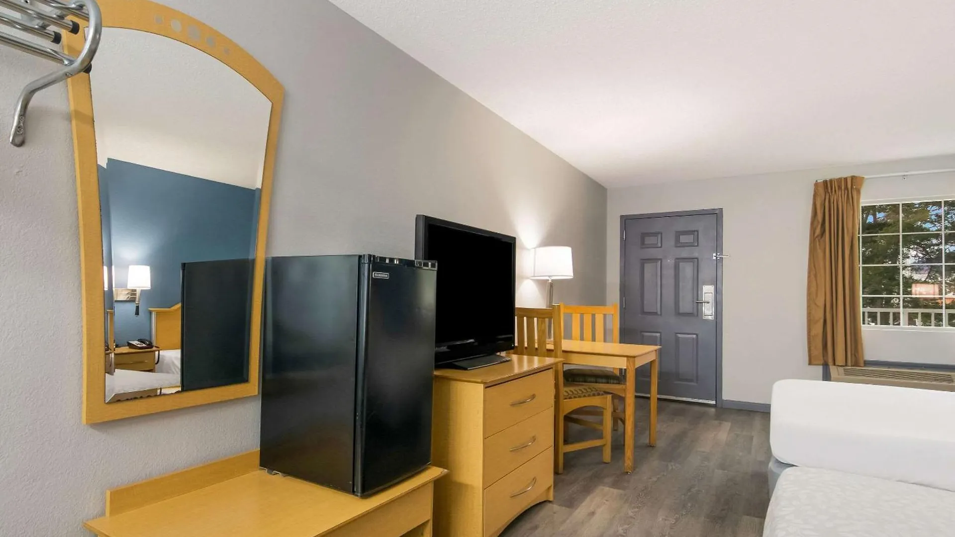 Econo Theater District Lodge *