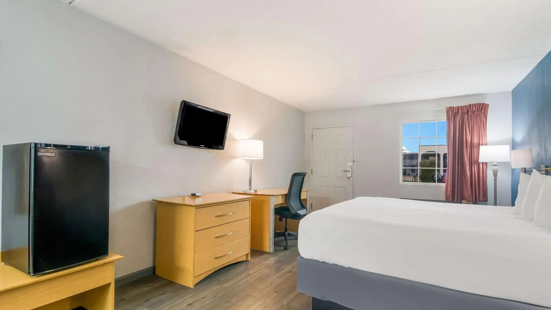 Econo Theater District Lodge