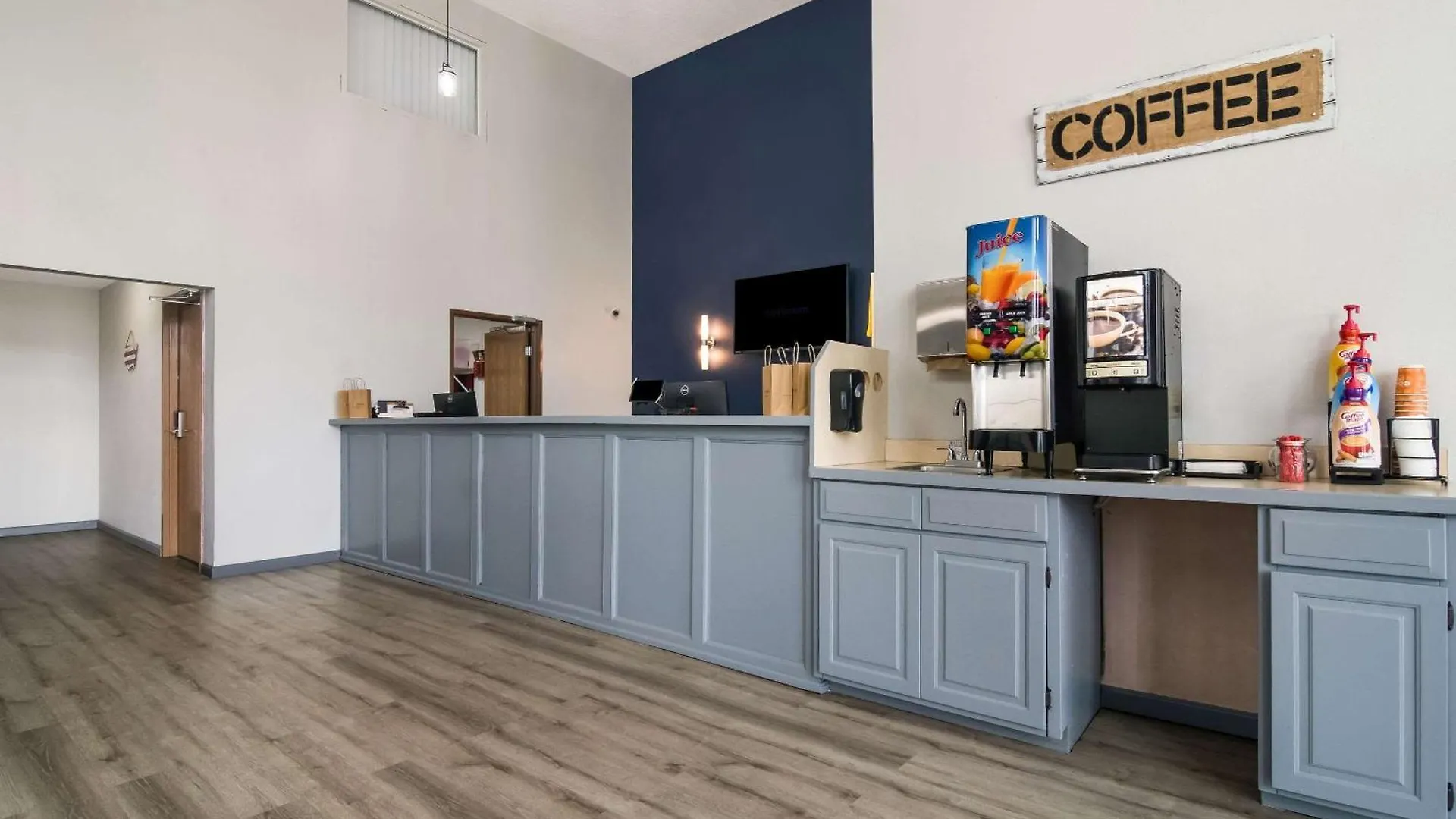 Lodge Econo Theater District