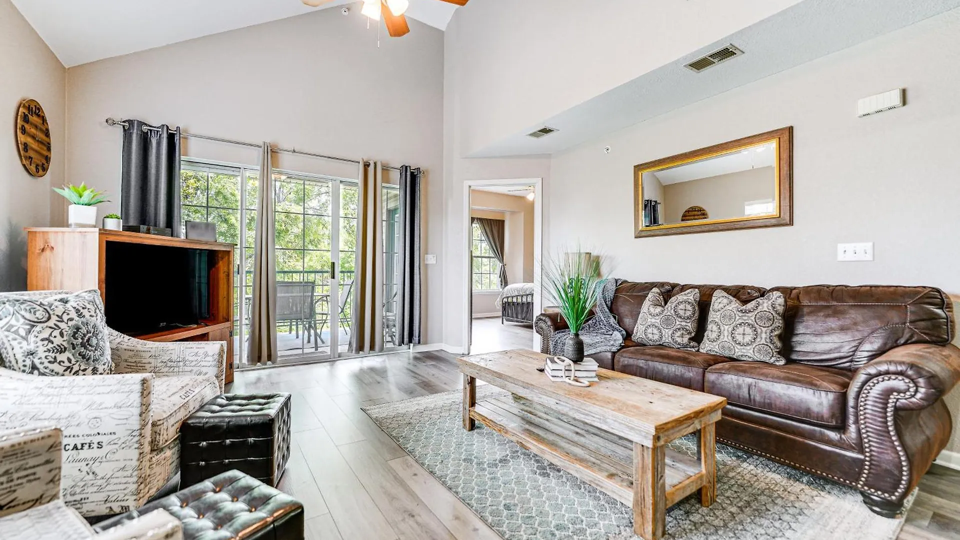 Apartment On Golf Course, 4 Mi To Downtown