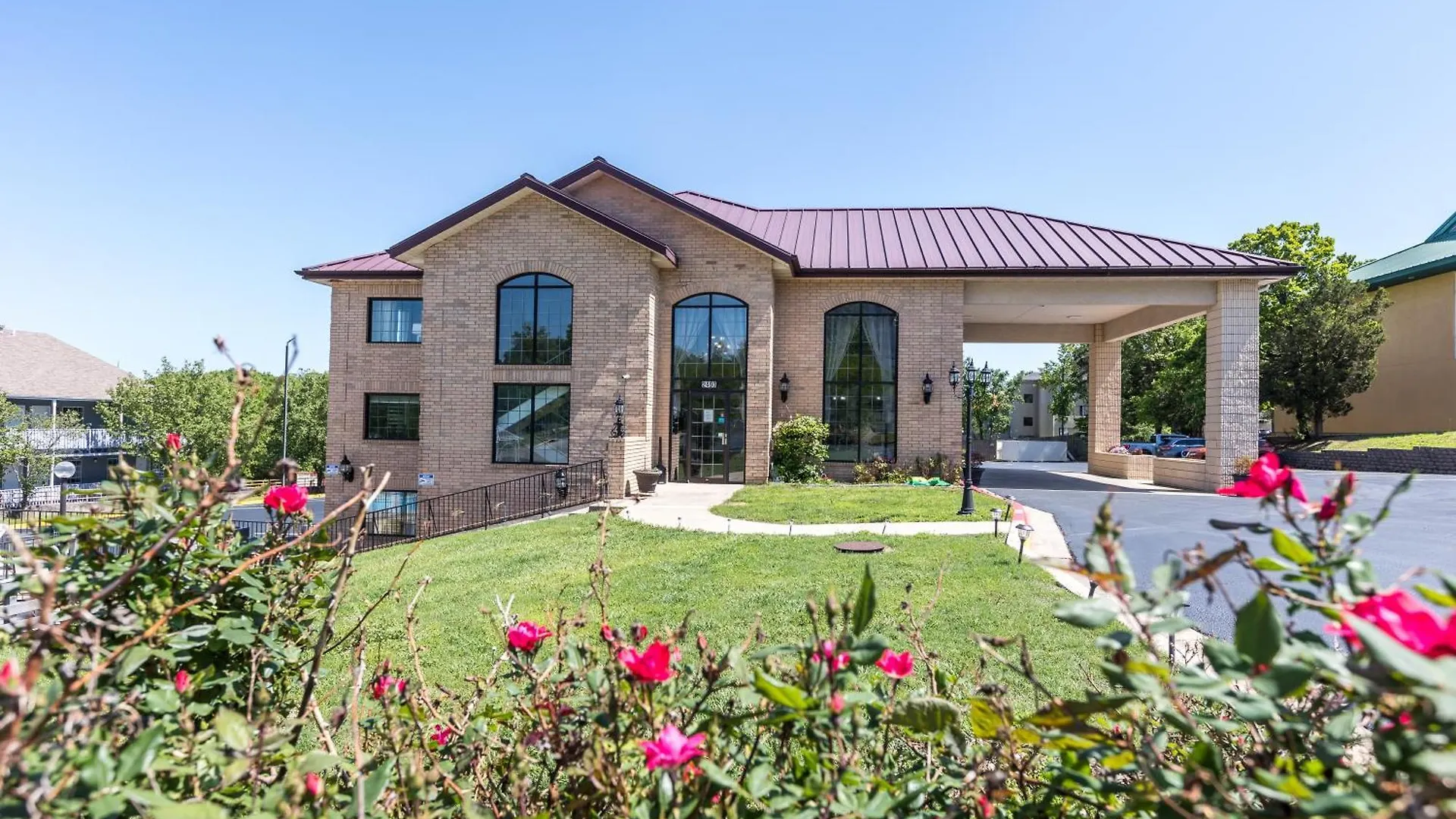 Super 8 By Wyndham By Andy Williams Theatre Branson
