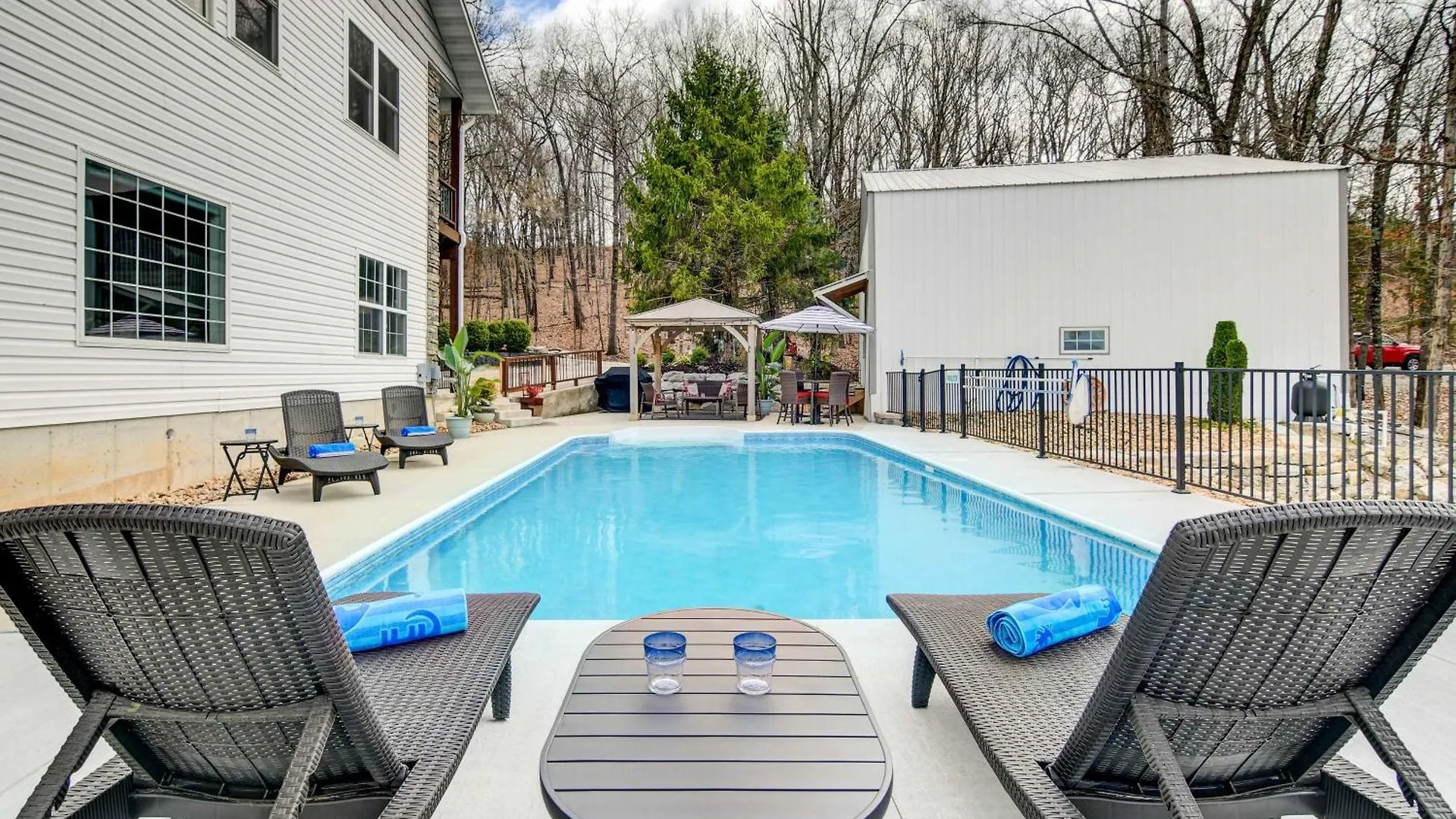 Secluded Escape With Pool And Game Room! Holiday home Branson