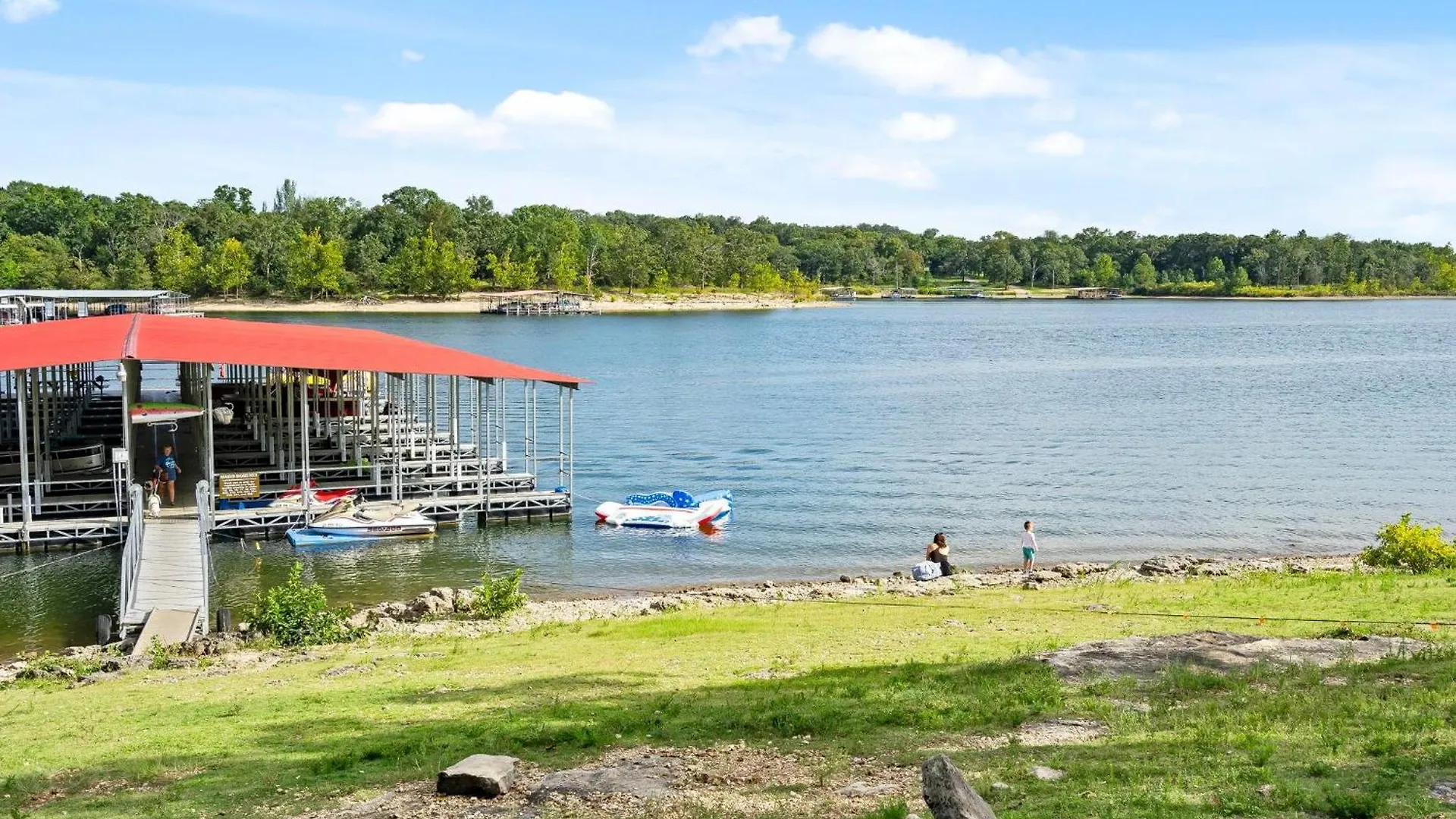 Atta Buoy - Lakefront Holiday home